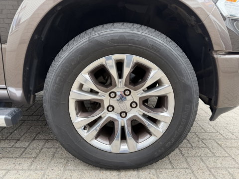 Dodge Ram Pick-Up 1500 5.7 V8 4x4 Crew Cab 5'7 Longhorn Laramie / vaste prijs rijklaar € 24.950 marge / euro 6 / lease vanaf € 407 / luchtvering / bedslide / trekhaak 3500 kg / goed onderhouden !