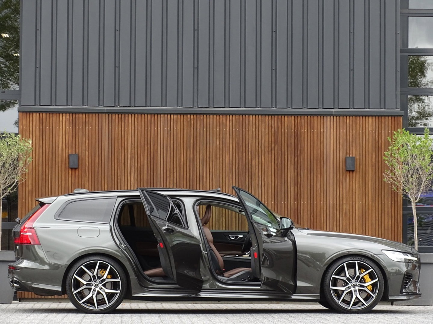 Volvo V60 T8 AWD 405PK Inscription Plug-In Hybrid / Heico Ed. / LED