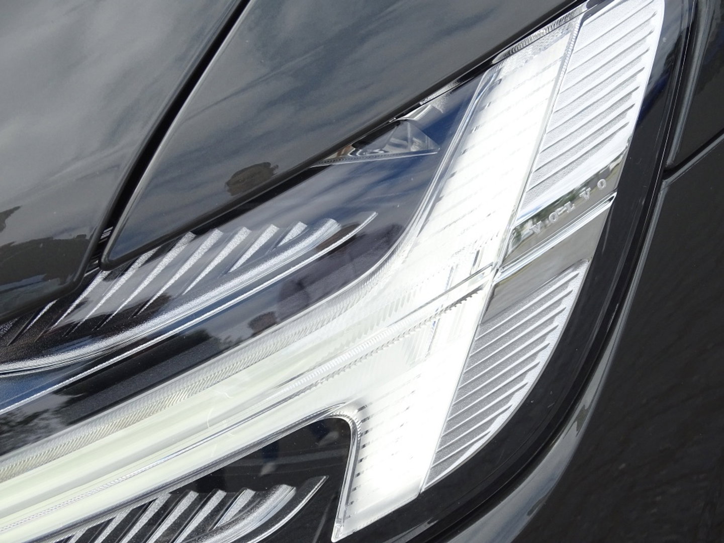 Volvo V60 T8 AWD 405PK Inscription Plug-In Hybrid / Heico Ed. / LED