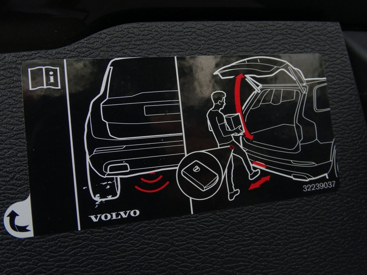 Volvo V60 T8 AWD 405PK Inscription Plug-In Hybrid / Heico Ed. / LED