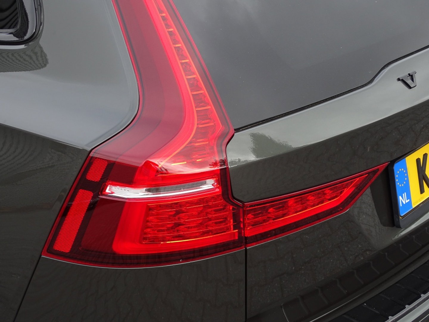 Volvo V60 T8 AWD 405PK Inscription Plug-In Hybrid / Heico Ed. / LED