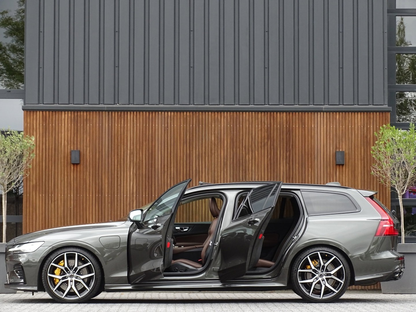 Volvo V60 T8 AWD 405PK Inscription Plug-In Hybrid / Heico Ed. / LED