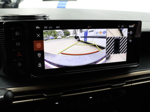 Lancia Ypsilon 1.2 Turbo Hybrid LX Martini Automaat | Adaptive Cruise | Camera | Navigatie