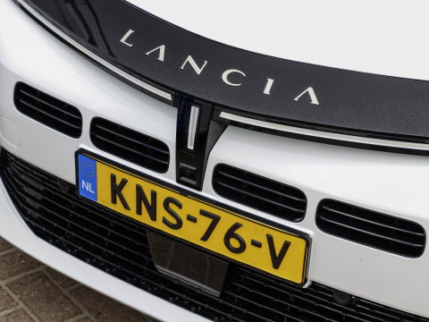 Lancia Ypsilon 1.2 Turbo Hybrid LX Martini Automaat | Adaptive Cruise | Camera | Navigatie
