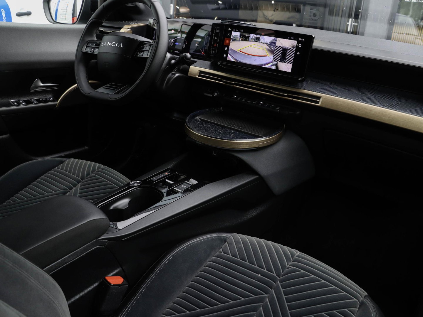 Lancia Ypsilon 1.2 Turbo Hybrid LX Martini Automaat | Adaptive Cruise | Camera | Navigatie