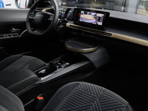 Lancia Ypsilon 1.2 Turbo Hybrid LX Martini Automaat | Adaptive Cruise | Camera | Navigatie