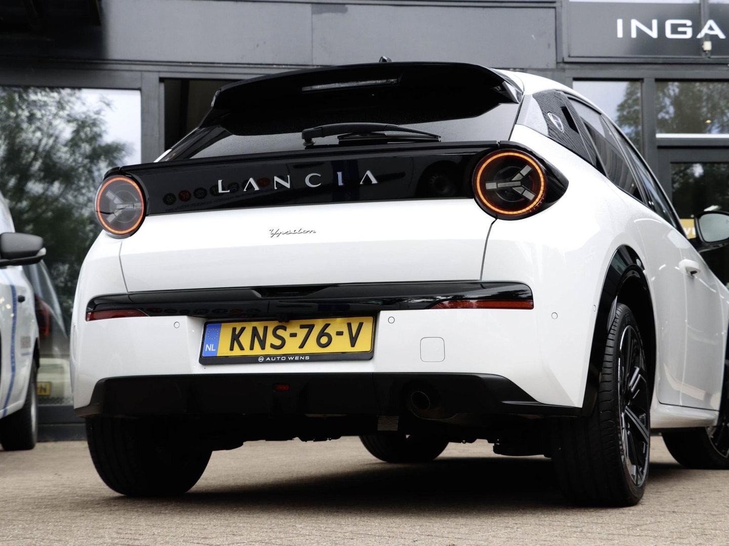 Lancia Ypsilon 1.2 Turbo Hybrid LX Martini Automaat | Adaptive Cruise | Camera | Navigatie
