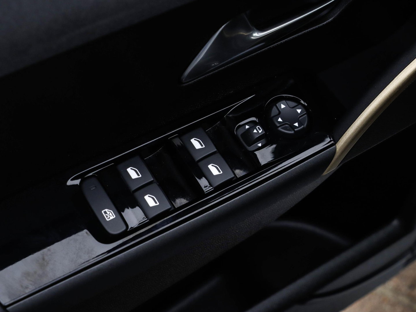 Lancia Ypsilon 1.2 Turbo Hybrid LX Martini Automaat | Adaptive Cruise | Camera | Navigatie