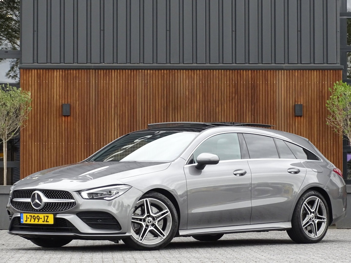 Mercedes-Benz CLA-Klasse Shooting Brake 250 225PK AMG / panorama / *NAP*