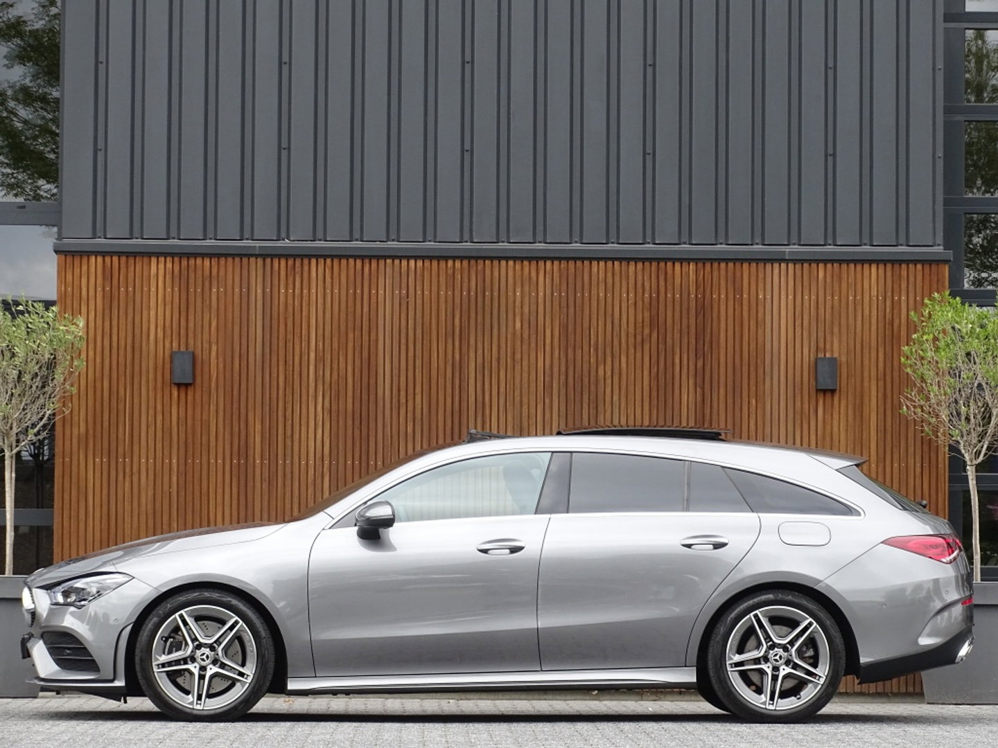 Mercedes-Benz CLA-Klasse Shooting Brake 250 225PK AMG / panorama / *NAP*