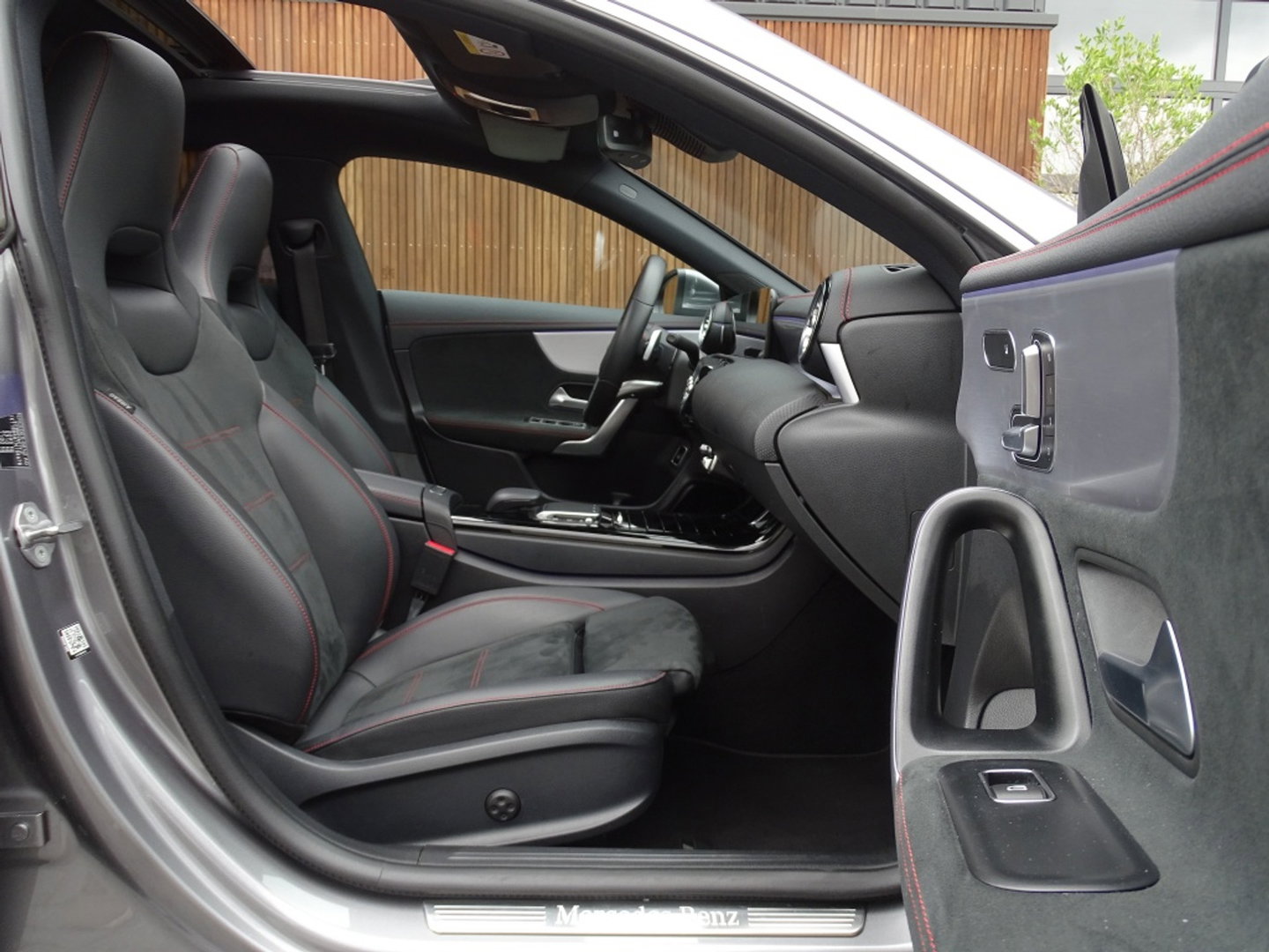 Mercedes-Benz CLA-Klasse Shooting Brake 250 225PK AMG / panorama / *NAP*