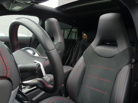 Mercedes-Benz CLA-Klasse Shooting Brake 250 225PK AMG / panorama / *NAP*