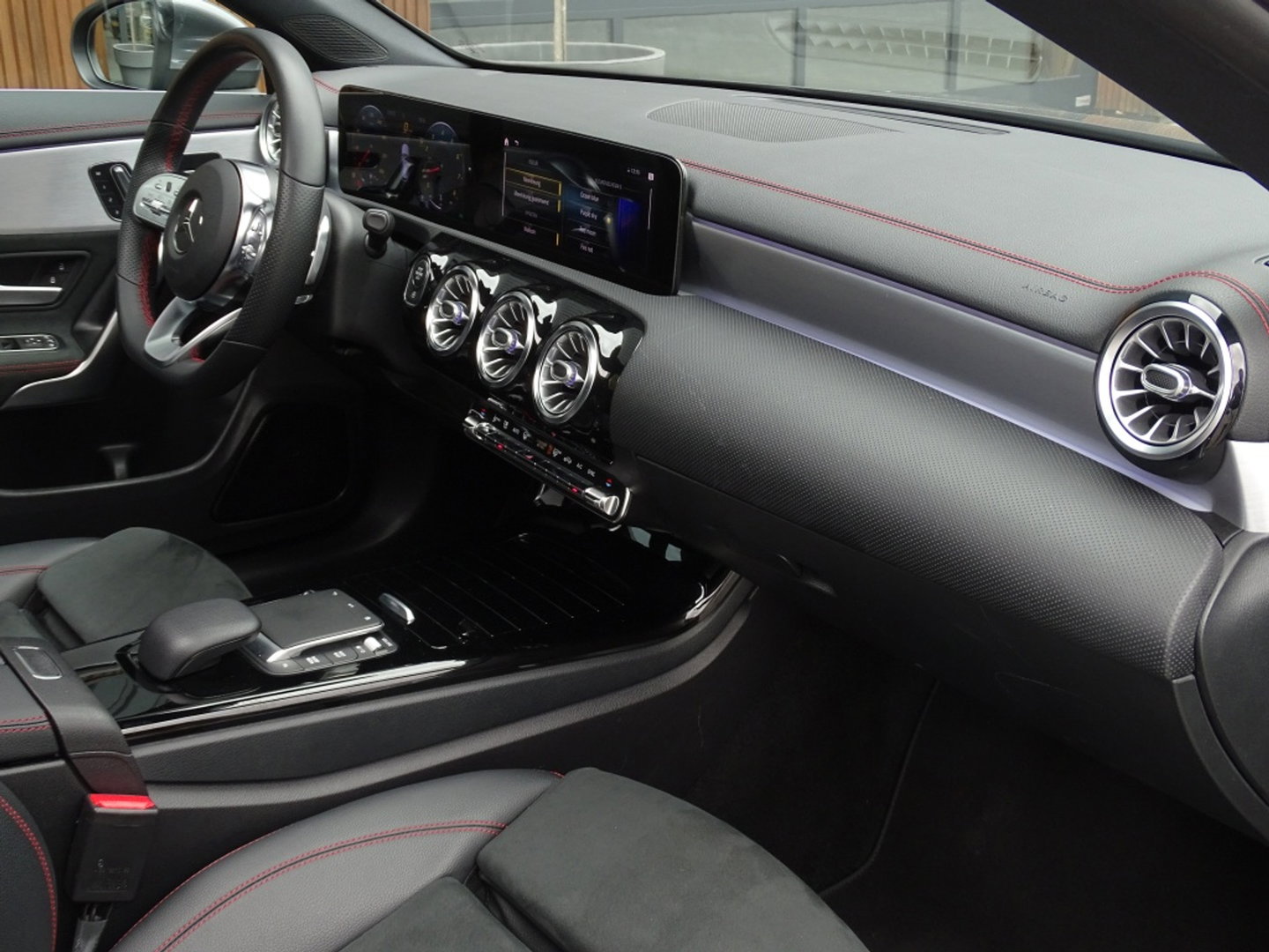 Mercedes-Benz CLA-Klasse Shooting Brake 250 225PK AMG / panorama / *NAP*