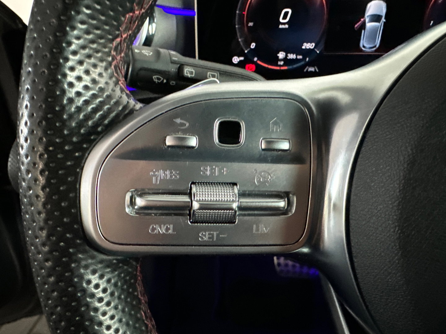 Mercedes-Benz A-Klasse 180 Business Solution AMG Camera |Sfeerverlichting|Stoelverwarming|Lane Assist| Cruise Control