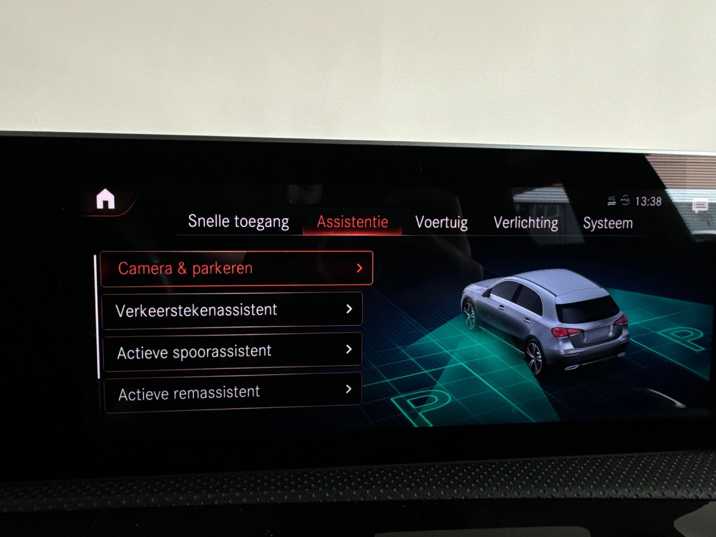Mercedes-Benz A-Klasse 180 Business Solution AMG Camera |Sfeerverlichting|Stoelverwarming|Lane Assist| Cruise Control