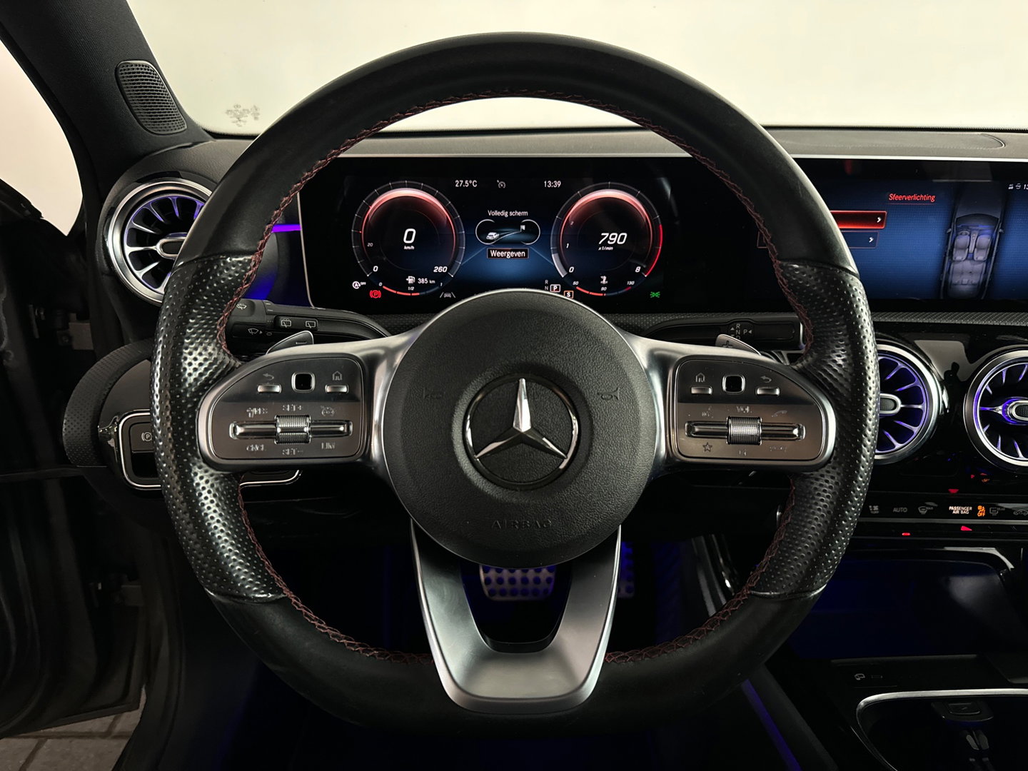 Mercedes-Benz A-Klasse 180 Business Solution AMG Camera |Sfeerverlichting|Stoelverwarming|Lane Assist| Cruise Control