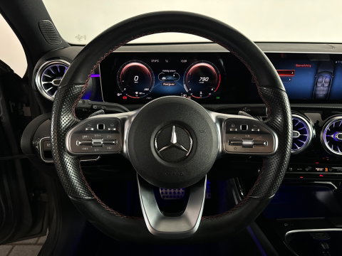 Mercedes-Benz A-Klasse 180 Business Solution AMG Camera |Sfeerverlichting|Stoelverwarming|Lane Assist| Cruise Control