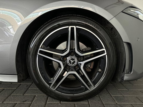 Mercedes-Benz A-Klasse 180 Business Solution AMG Camera |Sfeerverlichting|Stoelverwarming|Lane Assist| Cruise Control