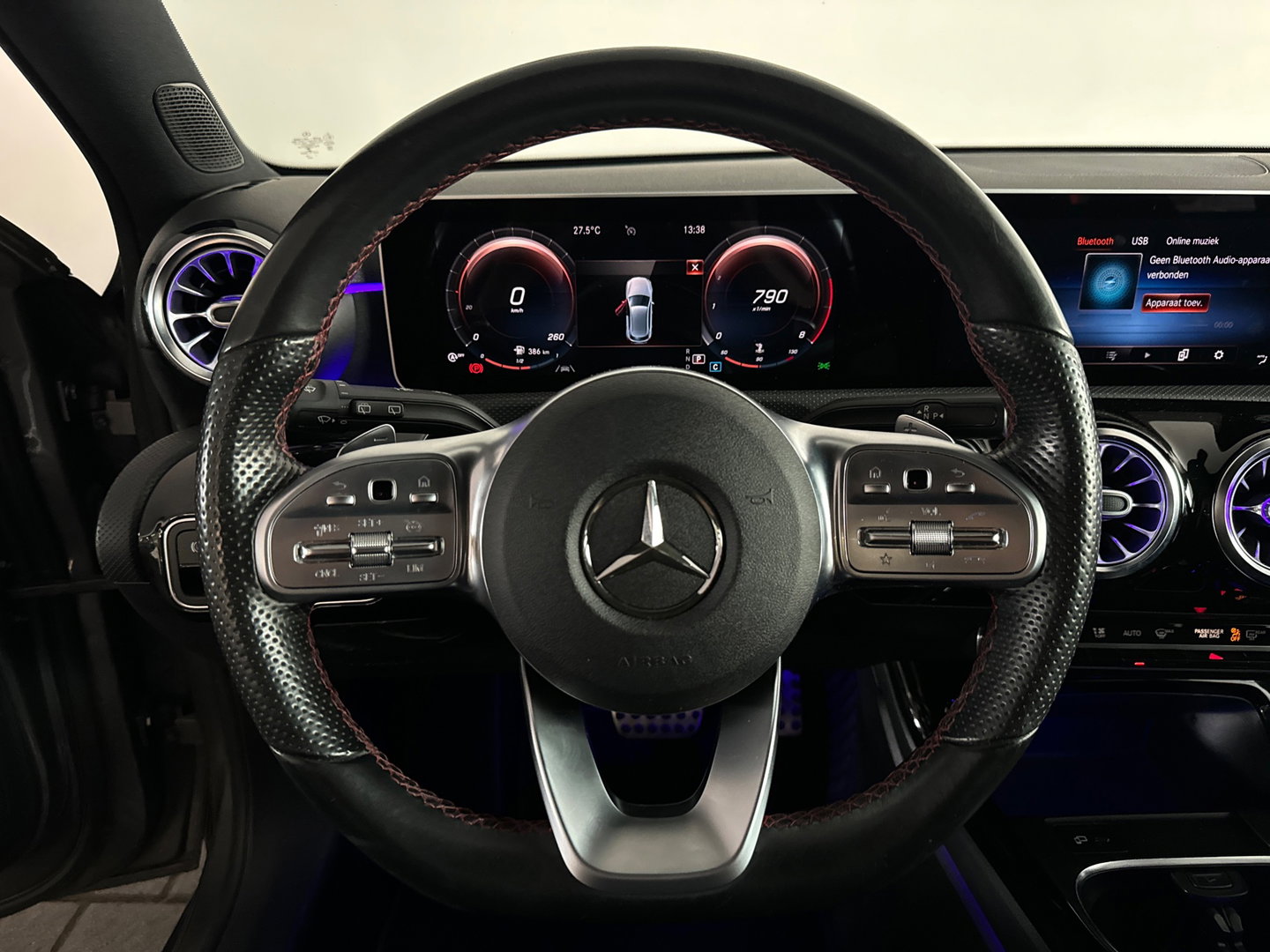 Mercedes-Benz A-Klasse 180 Business Solution AMG Camera |Sfeerverlichting|Stoelverwarming|Lane Assist| Cruise Control