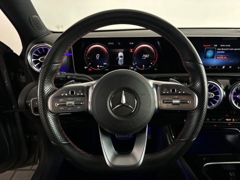 Mercedes-Benz A-Klasse 180 Business Solution AMG Camera |Sfeerverlichting|Stoelverwarming|Lane Assist| Cruise Control