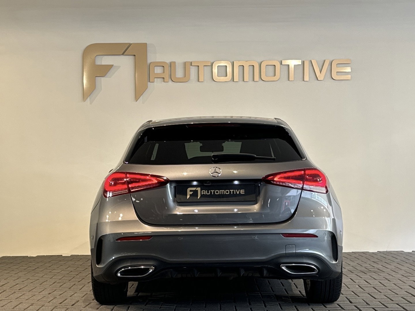 Mercedes-Benz A-Klasse 180 Business Solution AMG Camera |Sfeerverlichting|Stoelverwarming|Lane Assist| Cruise Control