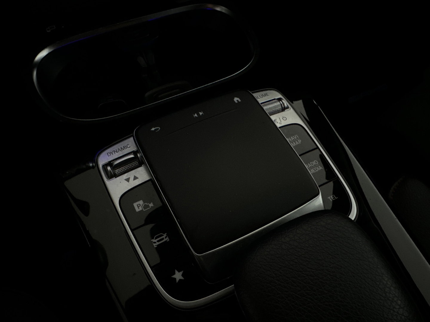 Mercedes-Benz A-Klasse 180 Business Solution AMG Camera |Sfeerverlichting|Stoelverwarming|Lane Assist| Cruise Control