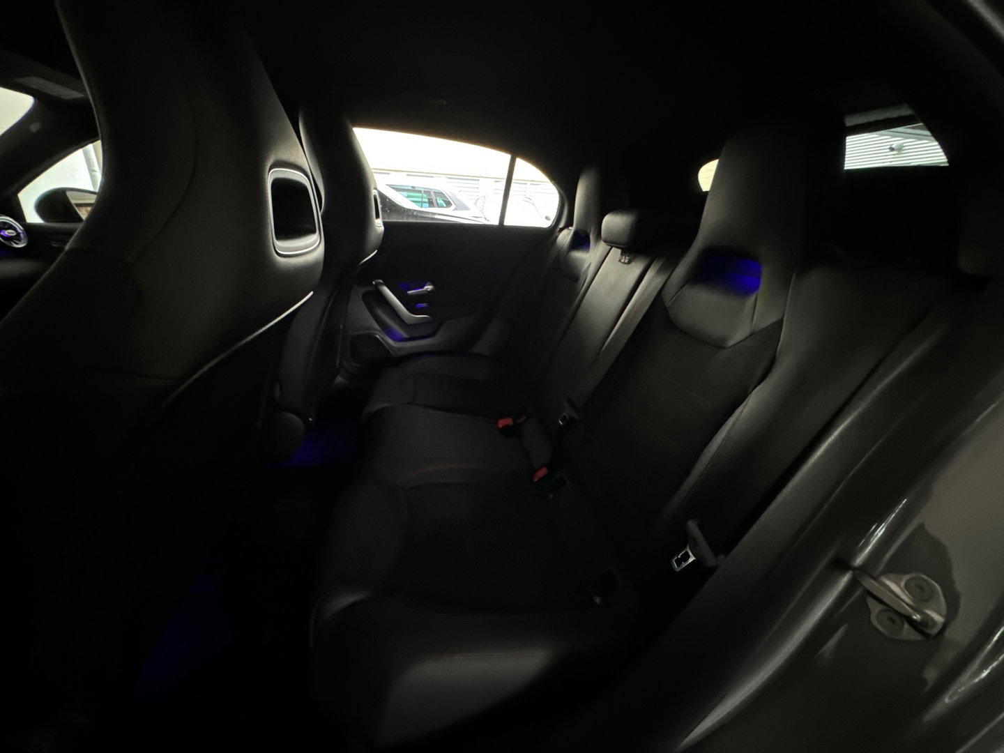 Mercedes-Benz A-Klasse 180 Business Solution AMG Camera |Sfeerverlichting|Stoelverwarming|Lane Assist| Cruise Control