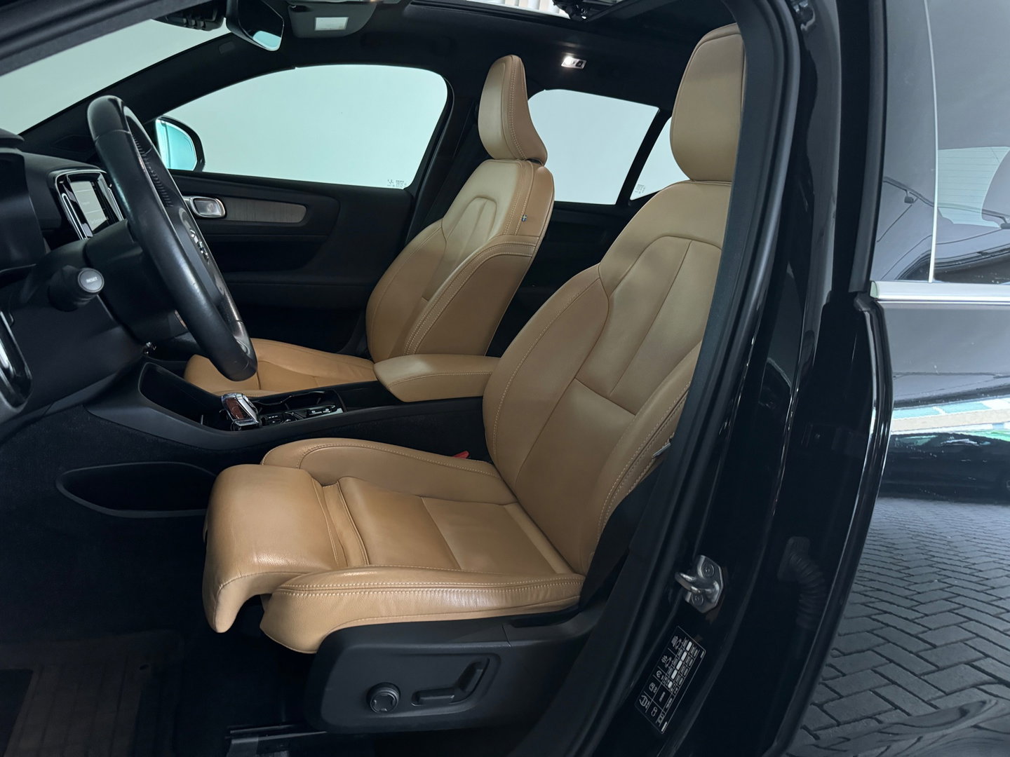 Volvo XC40 1.5 T5 Recharge R-Design Pano|Trekhaak|Blindspot|Memory|H/K|Keyless
