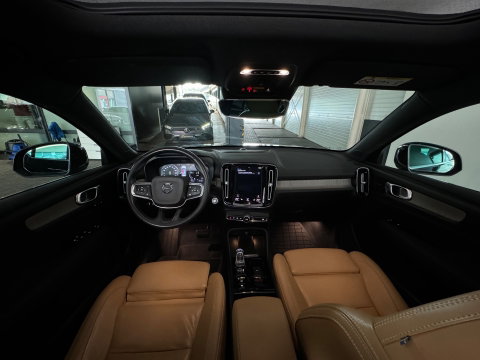 Volvo XC40 1.5 T5 Recharge R-Design Pano|Trekhaak|Blindspot|Memory|H/K|Keyless