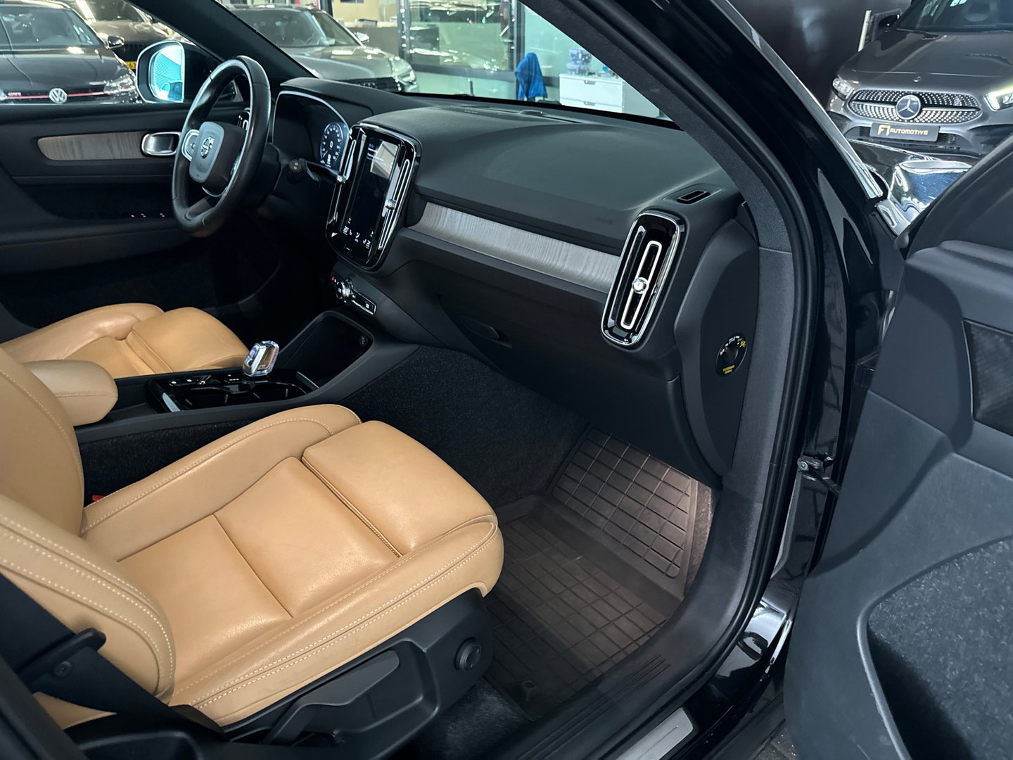 Volvo XC40 1.5 T5 Recharge R-Design Pano|Trekhaak|Blindspot|Memory|H/K|Keyless