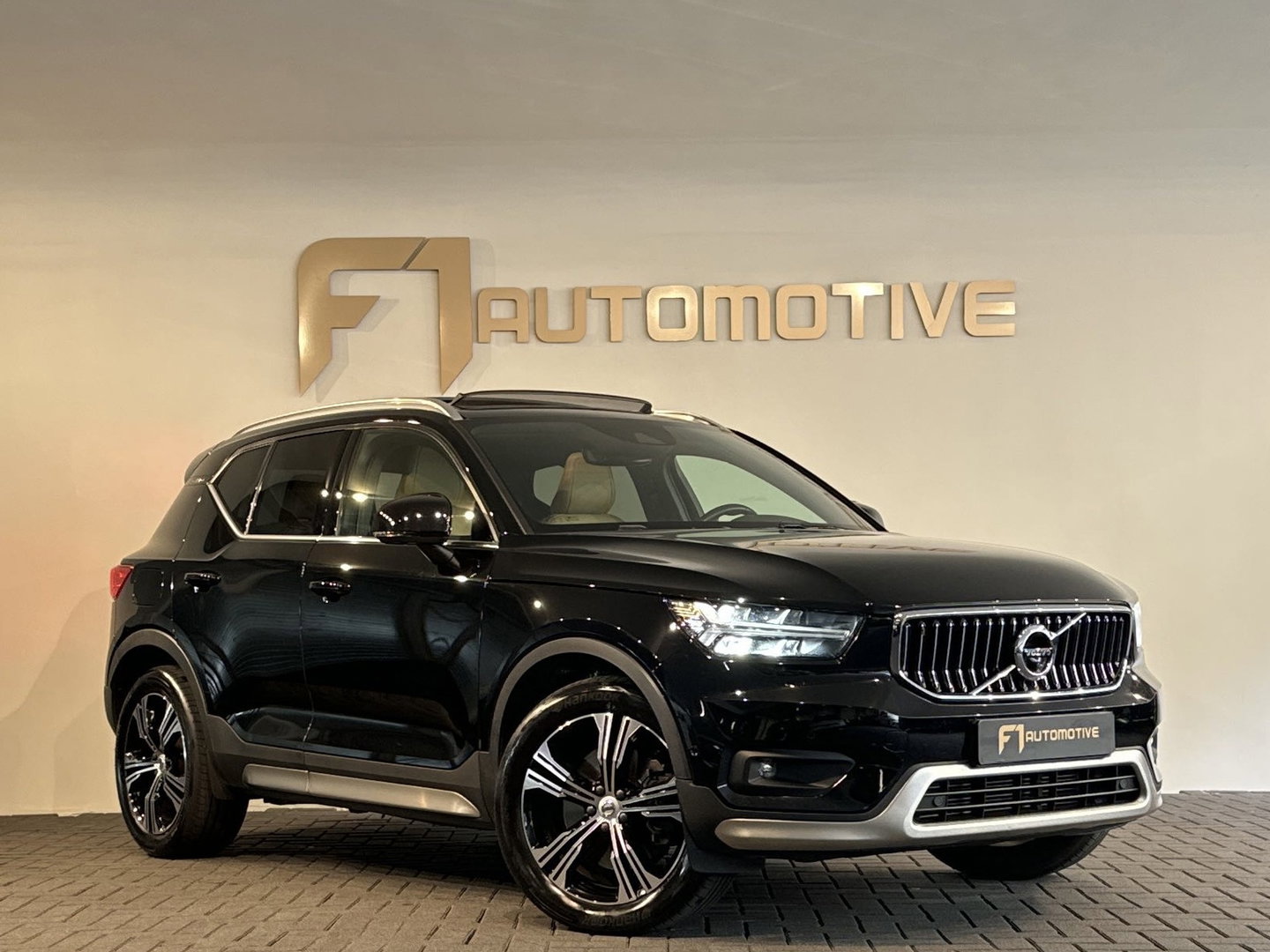 Volvo XC40 1.5 T5 Recharge R-Design Pano|Trekhaak|Blindspot|Memory|H/K|Keyless