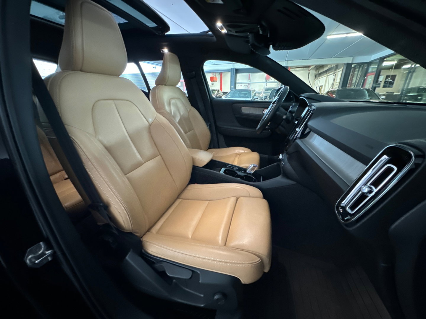 Volvo XC40 1.5 T5 Recharge R-Design Pano|Trekhaak|Blindspot|Memory|H/K|Keyless