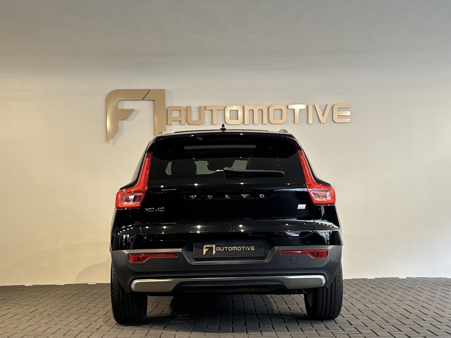 Volvo XC40 1.5 T5 Recharge R-Design Pano|Trekhaak|Blindspot|Memory|H/K|Keyless
