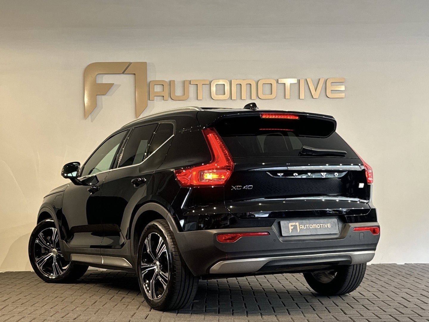 Volvo XC40 1.5 T5 Recharge R-Design Pano|Trekhaak|Blindspot|Memory|H/K|Keyless