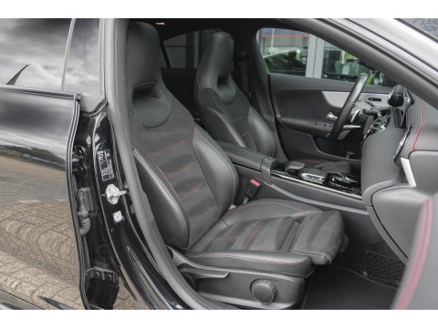 Mercedes-Benz CLA-Klasse CLA250 AMG 224pk Panoramadak Night pakket Widescreen Sfeerverlichting 19" LMV