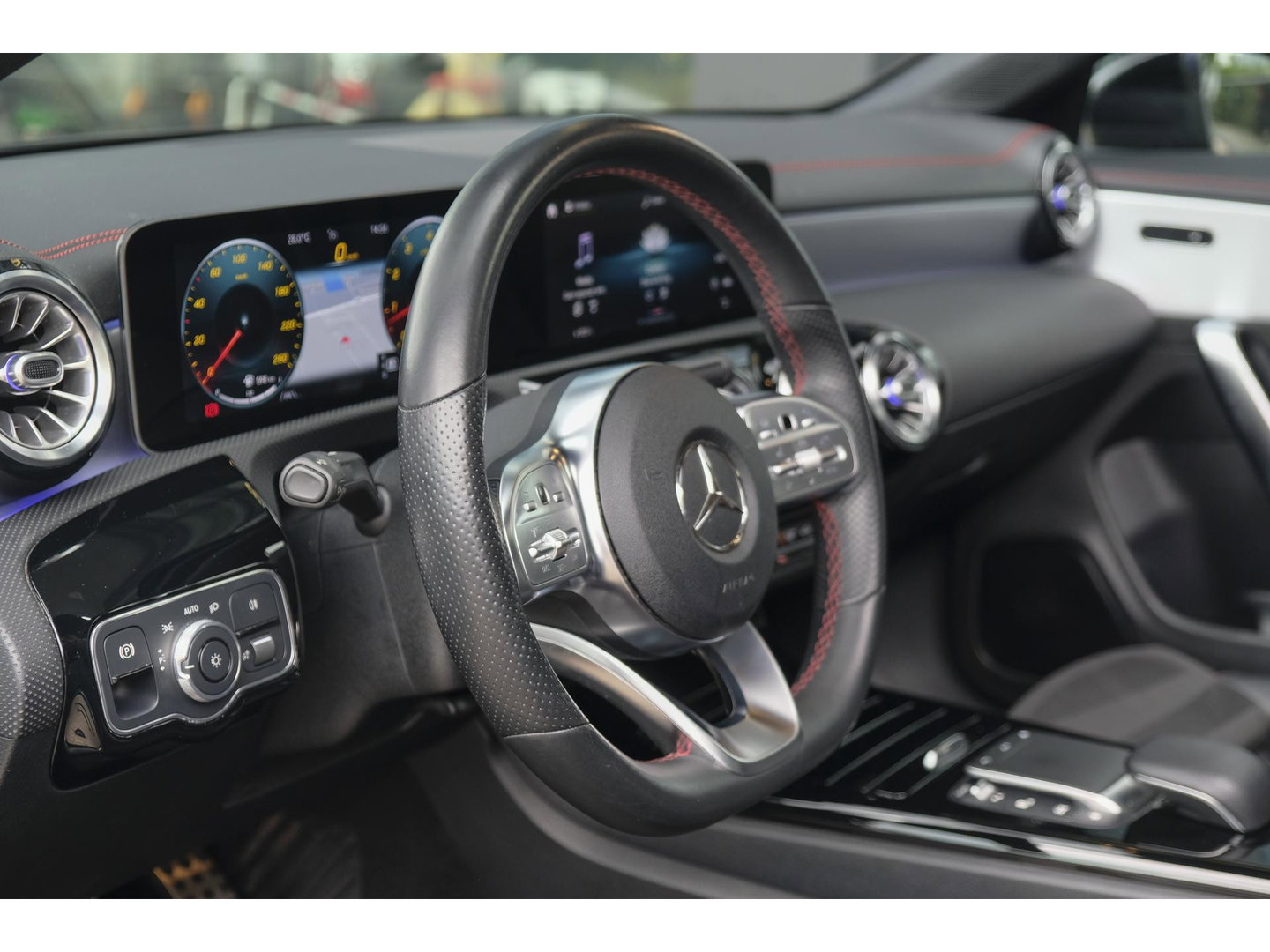 Mercedes-Benz CLA-Klasse CLA250 AMG 224pk Panoramadak Night pakket Widescreen Sfeerverlichting 19" LMV