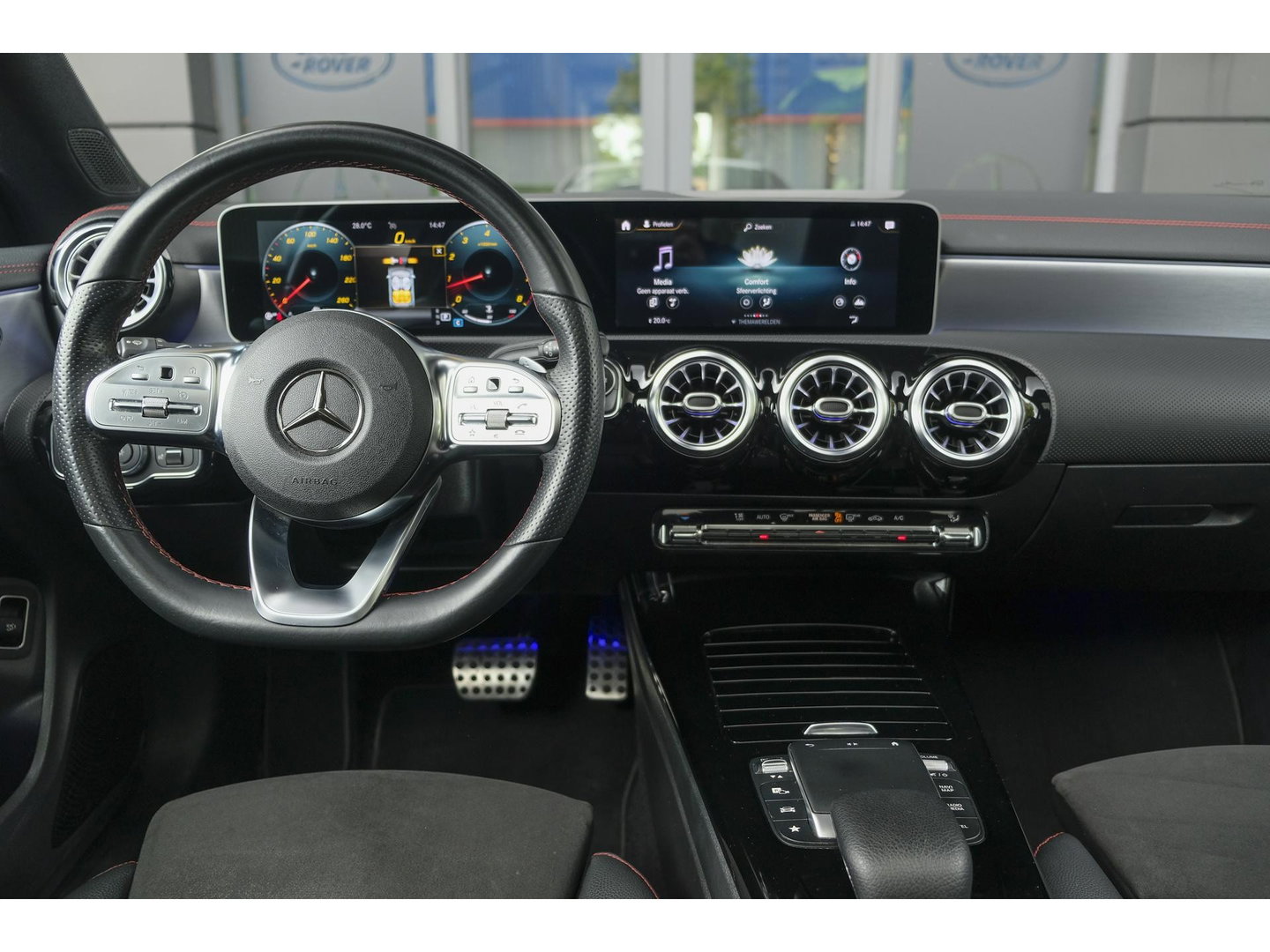 Mercedes-Benz CLA-Klasse CLA250 AMG 224pk Panoramadak Night pakket Widescreen Sfeerverlichting 19" LMV