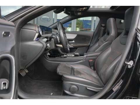 Mercedes-Benz CLA-Klasse CLA250 AMG 224pk Panoramadak Night pakket Widescreen Sfeerverlichting 19" LMV