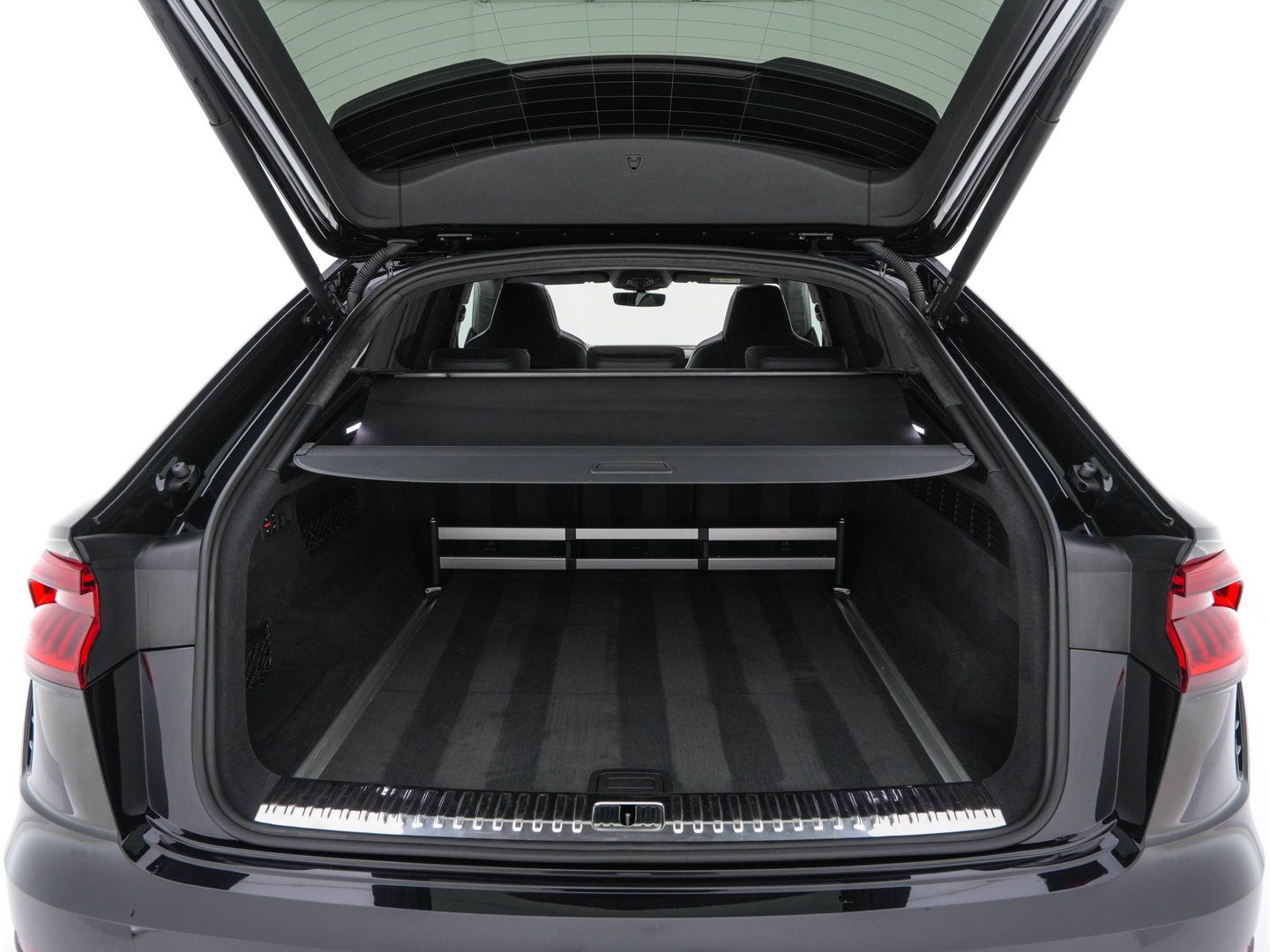 Audi RS Q8 4.0 TFSI Quattro * PANO | MILLTEK-EXHAUST | CERAMIC-BRAKES | CARBON-PACK | LEATHER | MEMORY-PACK | 4-WHEEL-STEERING | AIRSUSPENSION | BANG&OLUFSEN | ADAPTIVE-CRUISE | BLINDSPOT | TOPVIEW | SOFTCLOSE |  ....