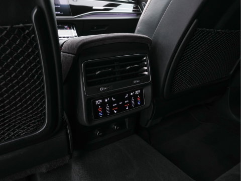 Audi RS Q8 4.0 TFSI Quattro * PANO | MILLTEK-EXHAUST | CERAMIC-BRAKES | CARBON-PACK | LEATHER | MEMORY-PACK | 4-WHEEL-STEERING | AIRSUSPENSION | BANG&OLUFSEN | ADAPTIVE-CRUISE | BLINDSPOT | TOPVIEW | SOFTCLOSE |  ....