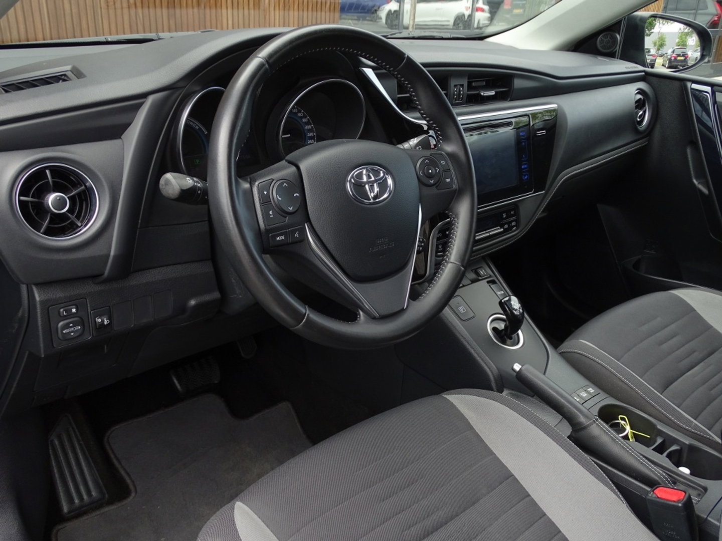 Toyota Auris Touring Sports 1.8 Hybrid 136PK / Dynamic Edit. / trekhaak / LED