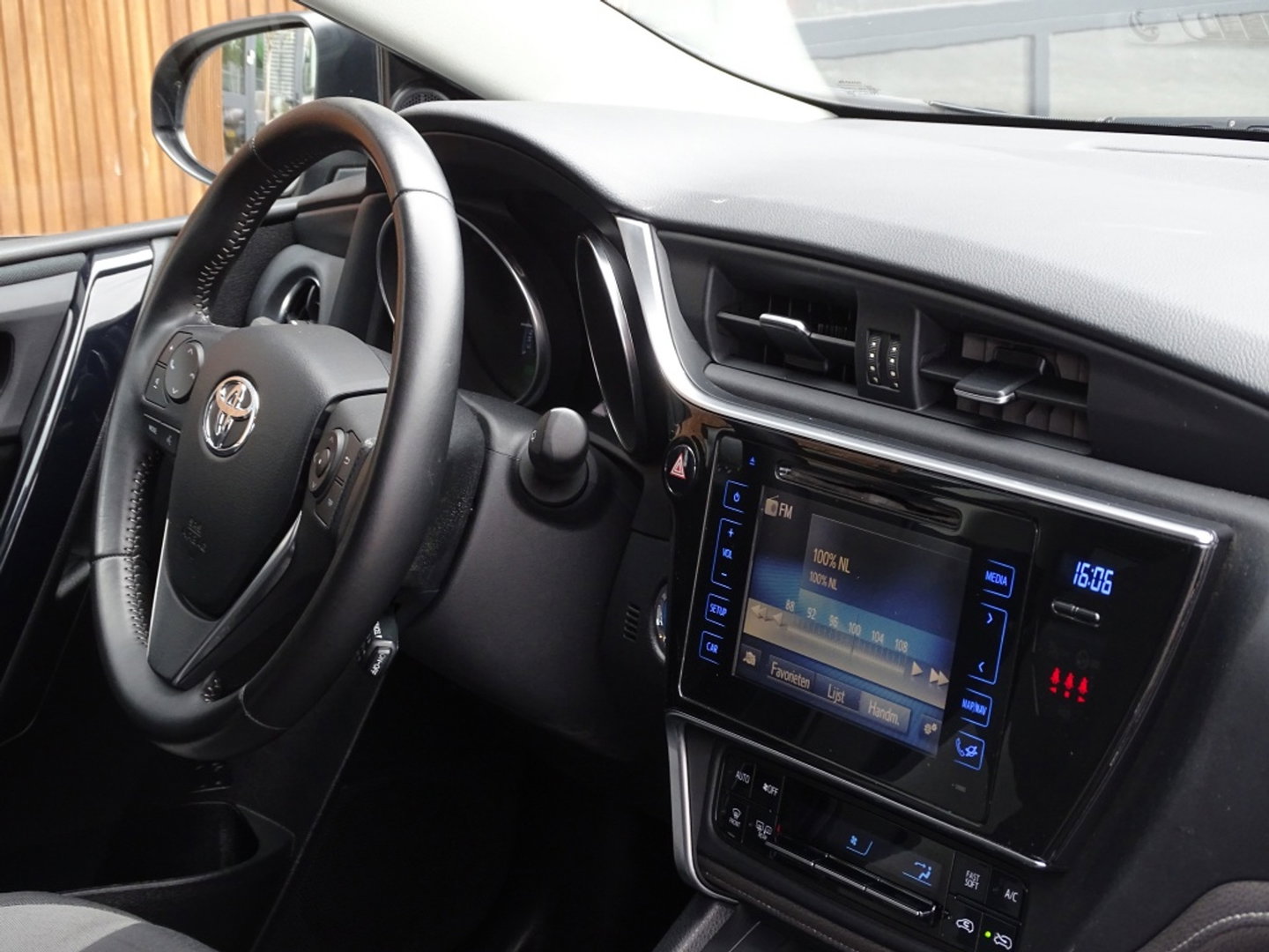 Toyota Auris Touring Sports 1.8 Hybrid 136PK / Dynamic Edit. / trekhaak / LED