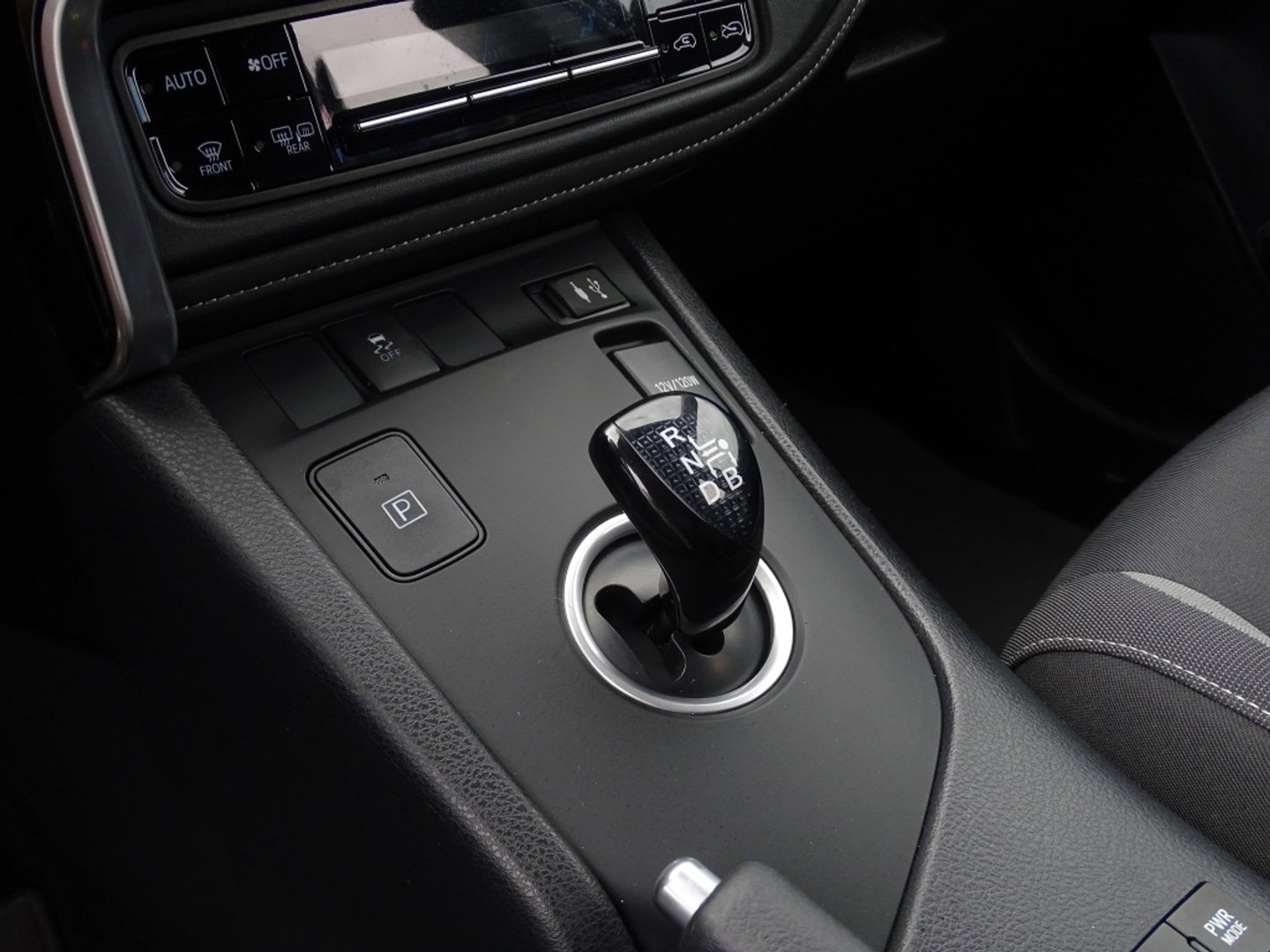 Toyota Auris Touring Sports 1.8 Hybrid 136PK / Dynamic Edit. / trekhaak / LED