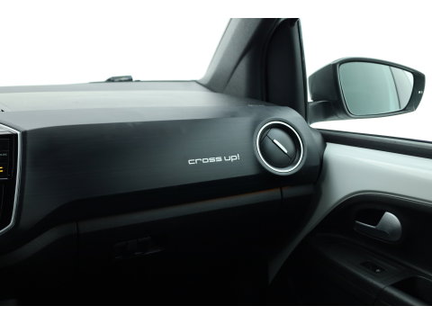 Volkswagen up! 1.0 TSI BMT Cross Up! | RIJKLAAR !! | Cruise Control | PDC+A | Stoelverw. | Bluetooth | 16''