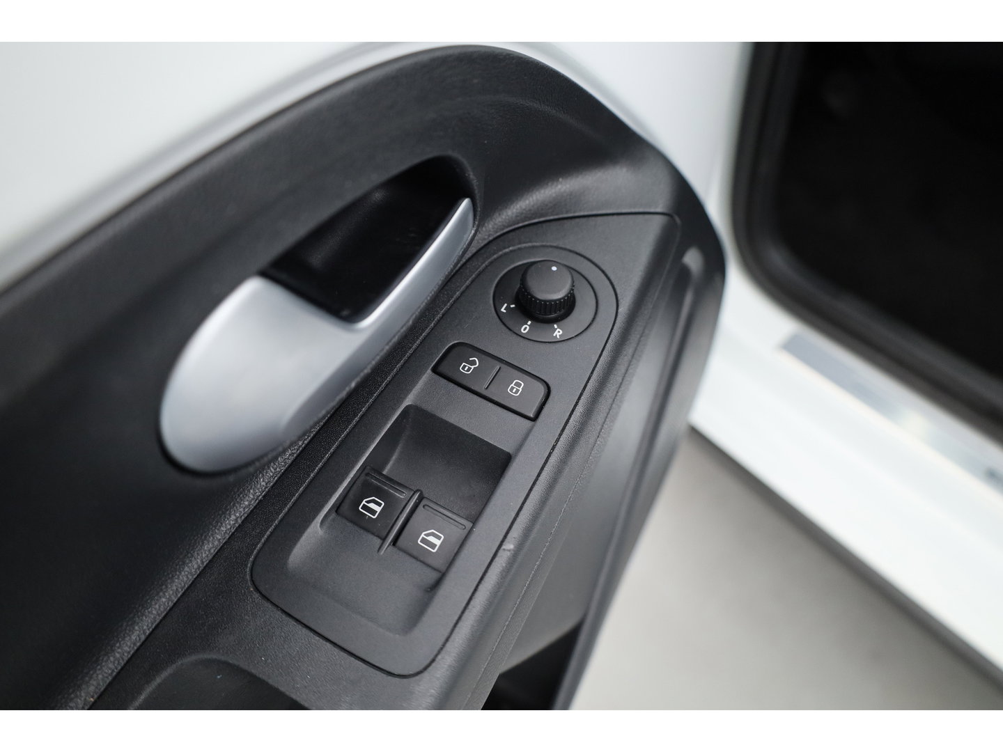 Volkswagen up! 1.0 TSI BMT Cross Up! | RIJKLAAR !! | Cruise Control | PDC+A | Stoelverw. | Bluetooth | 16''