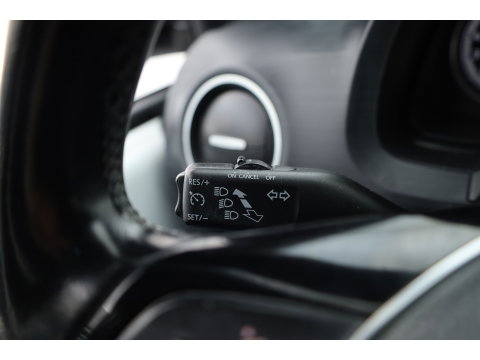 Volkswagen up! 1.0 TSI BMT Cross Up! | RIJKLAAR !! | Cruise Control | PDC+A | Stoelverw. | Bluetooth | 16''