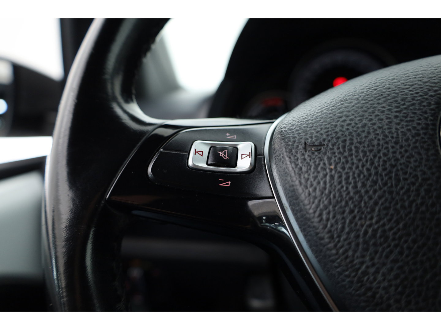 Volkswagen up! 1.0 TSI BMT Cross Up! | RIJKLAAR !! | Cruise Control | PDC+A | Stoelverw. | Bluetooth | 16''