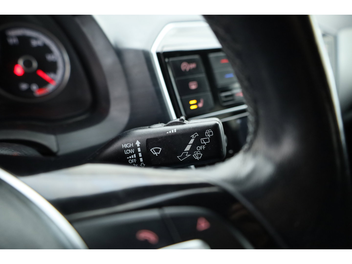 Volkswagen up! 1.0 TSI BMT Cross Up! | RIJKLAAR !! | Cruise Control | PDC+A | Stoelverw. | Bluetooth | 16''