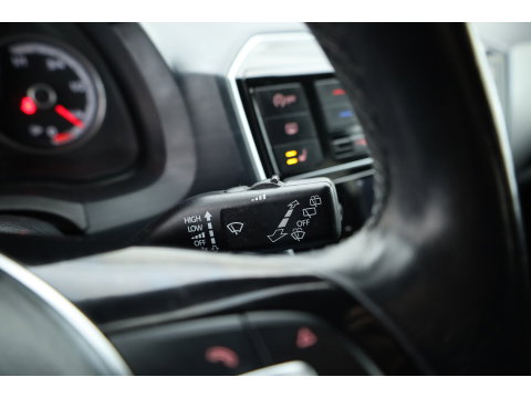 Volkswagen up! 1.0 TSI BMT Cross Up! | RIJKLAAR !! | Cruise Control | PDC+A | Stoelverw. | Bluetooth | 16''