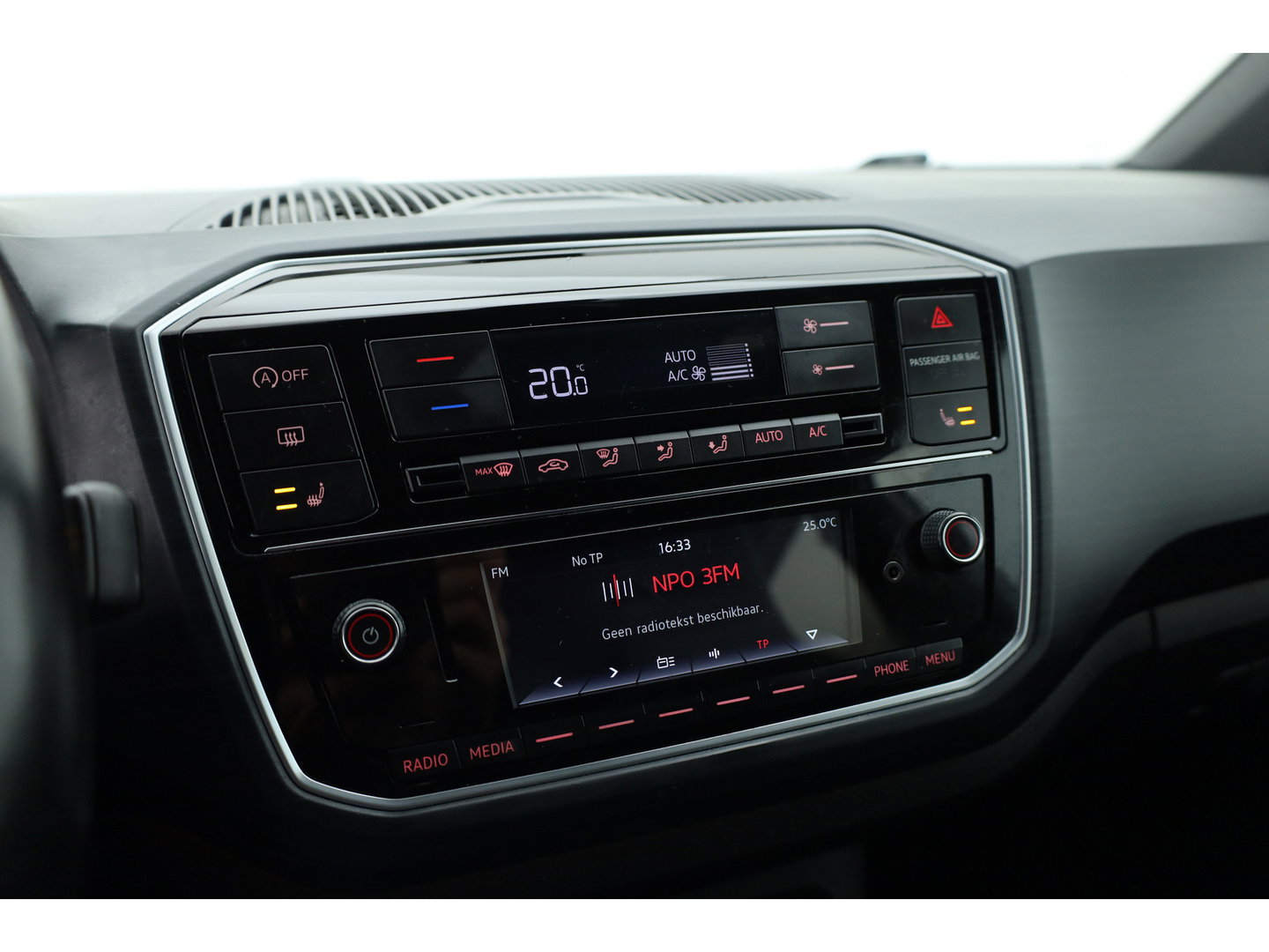 Volkswagen up! 1.0 TSI BMT Cross Up! | RIJKLAAR !! | Cruise Control | PDC+A | Stoelverw. | Bluetooth | 16''